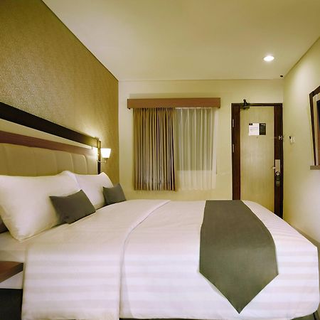 Hotel Neo - Kuta, Jelantik Legian Extérieur photo