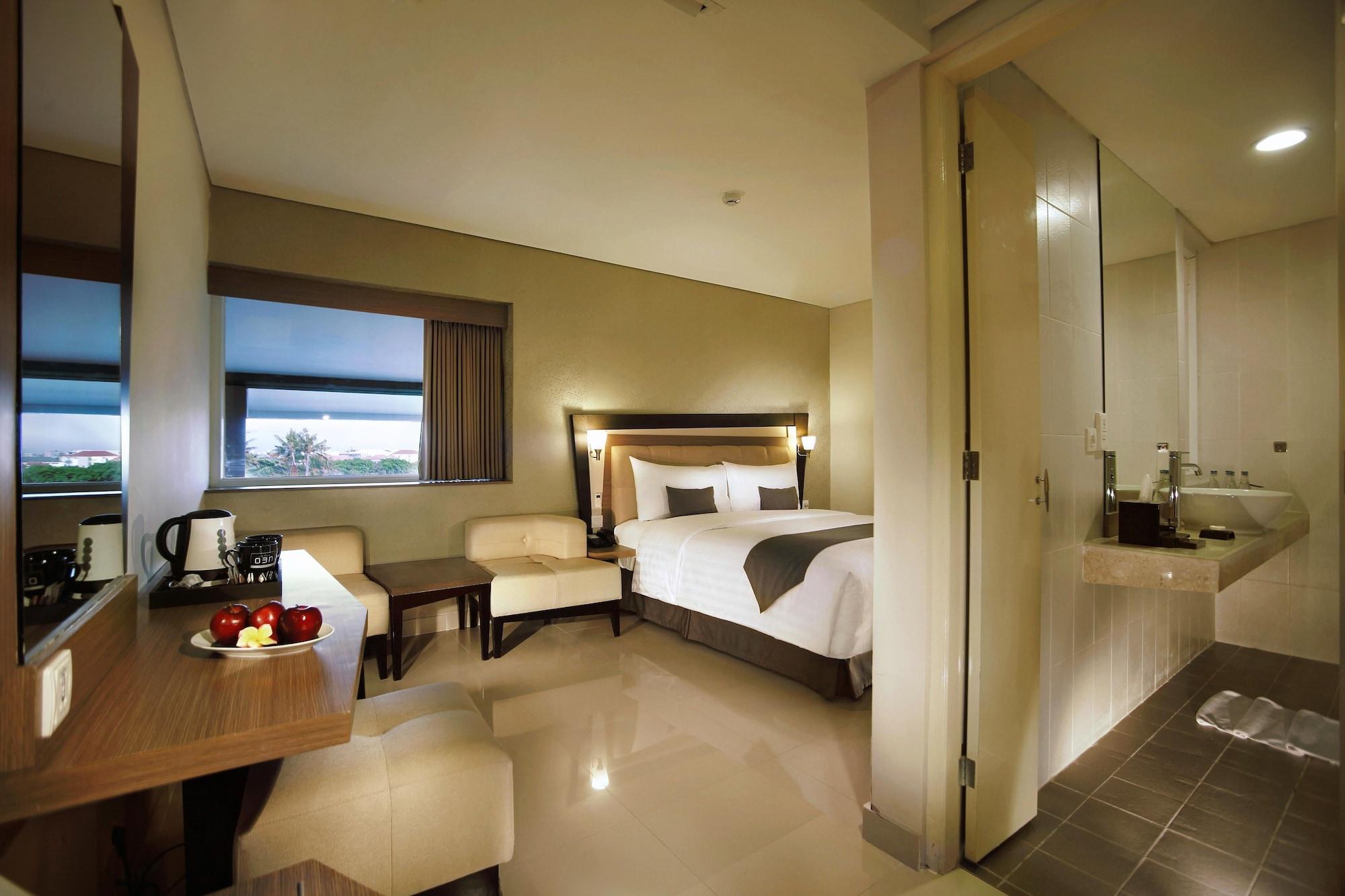 Hotel Neo - Kuta, Jelantik Legian Extérieur photo