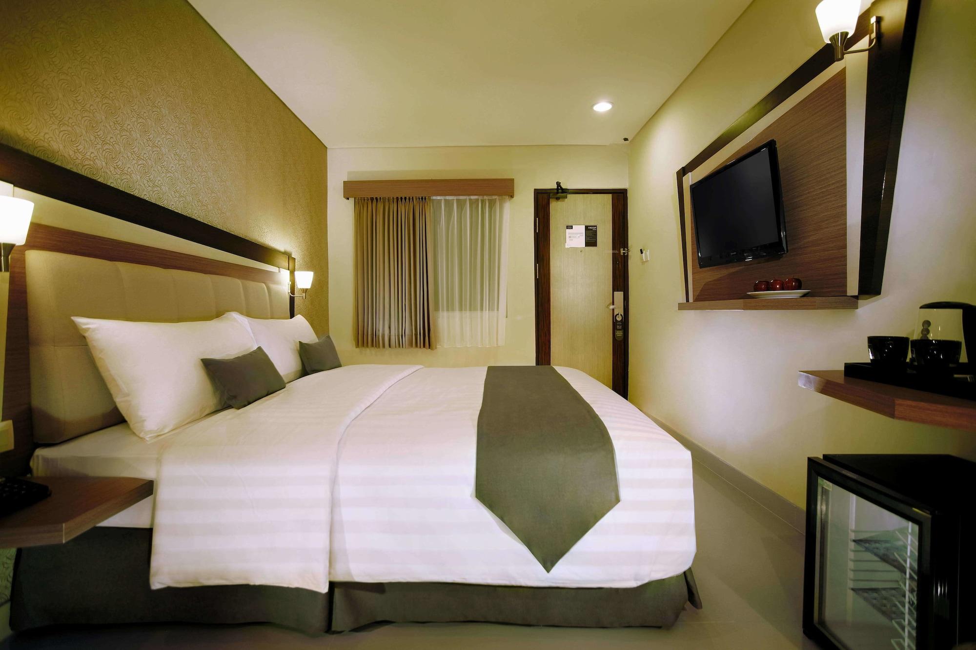 Hotel Neo - Kuta, Jelantik Legian Extérieur photo