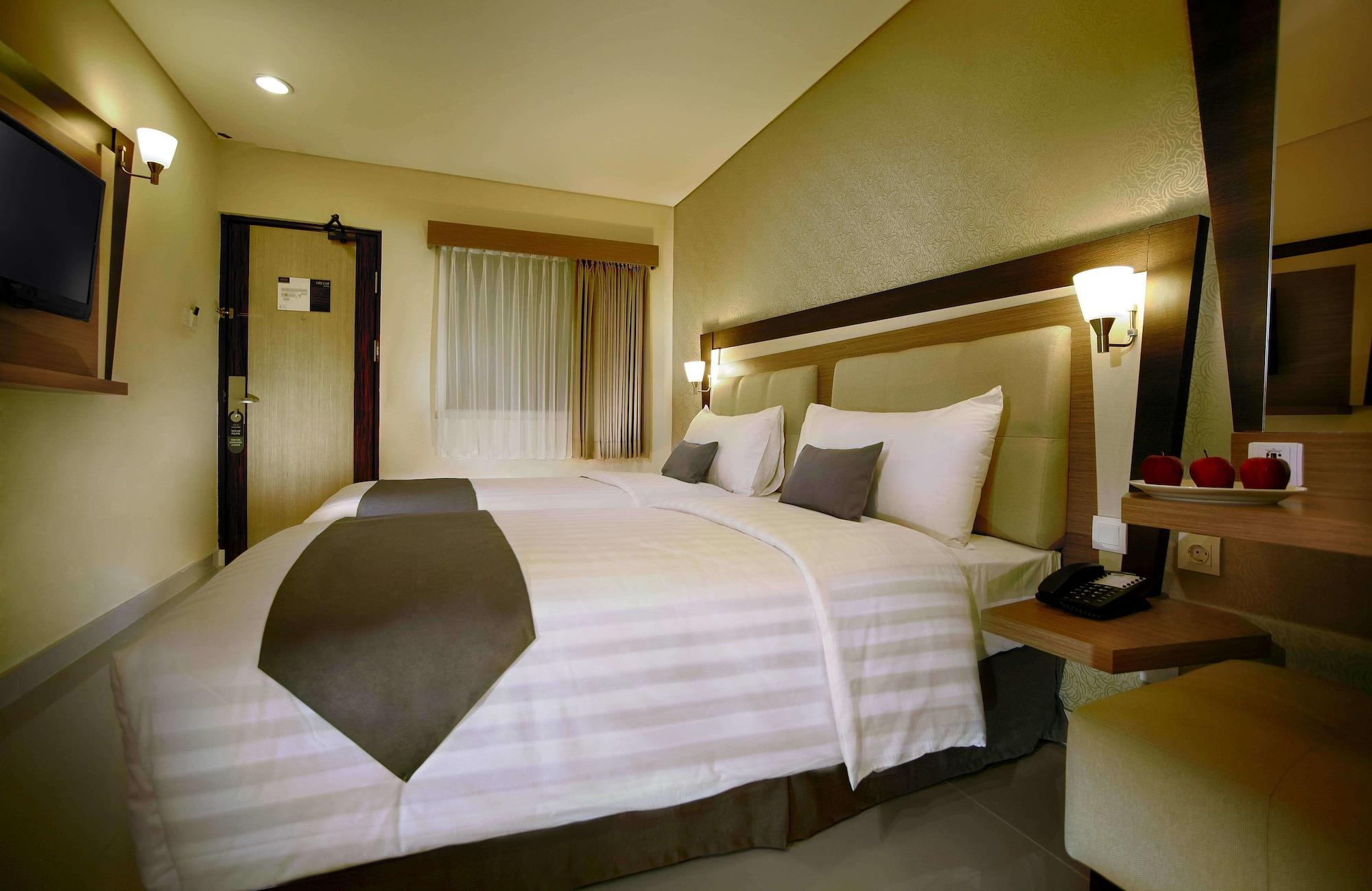 Hotel Neo - Kuta, Jelantik Legian Extérieur photo