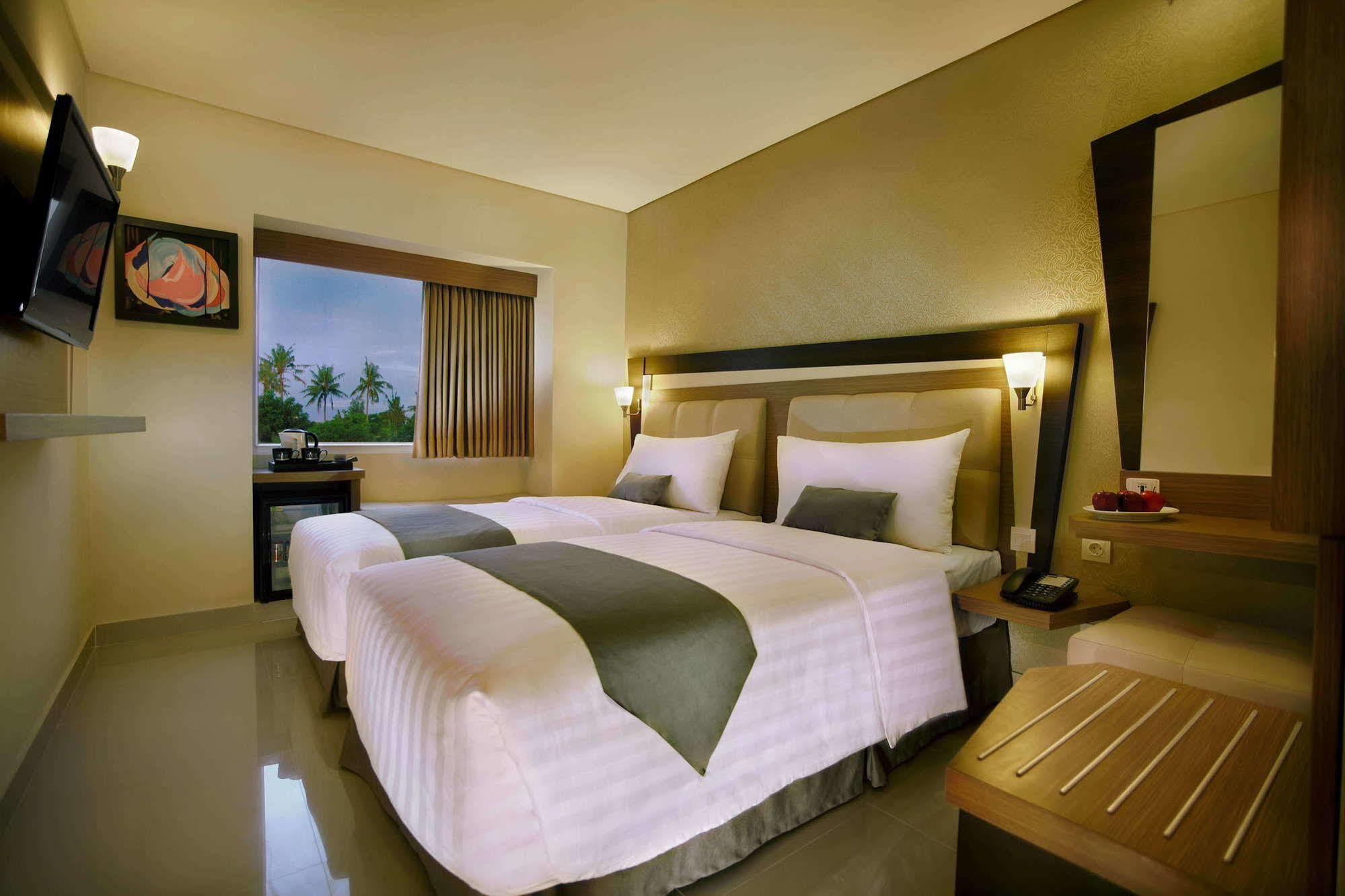 Hotel Neo - Kuta, Jelantik Legian Extérieur photo