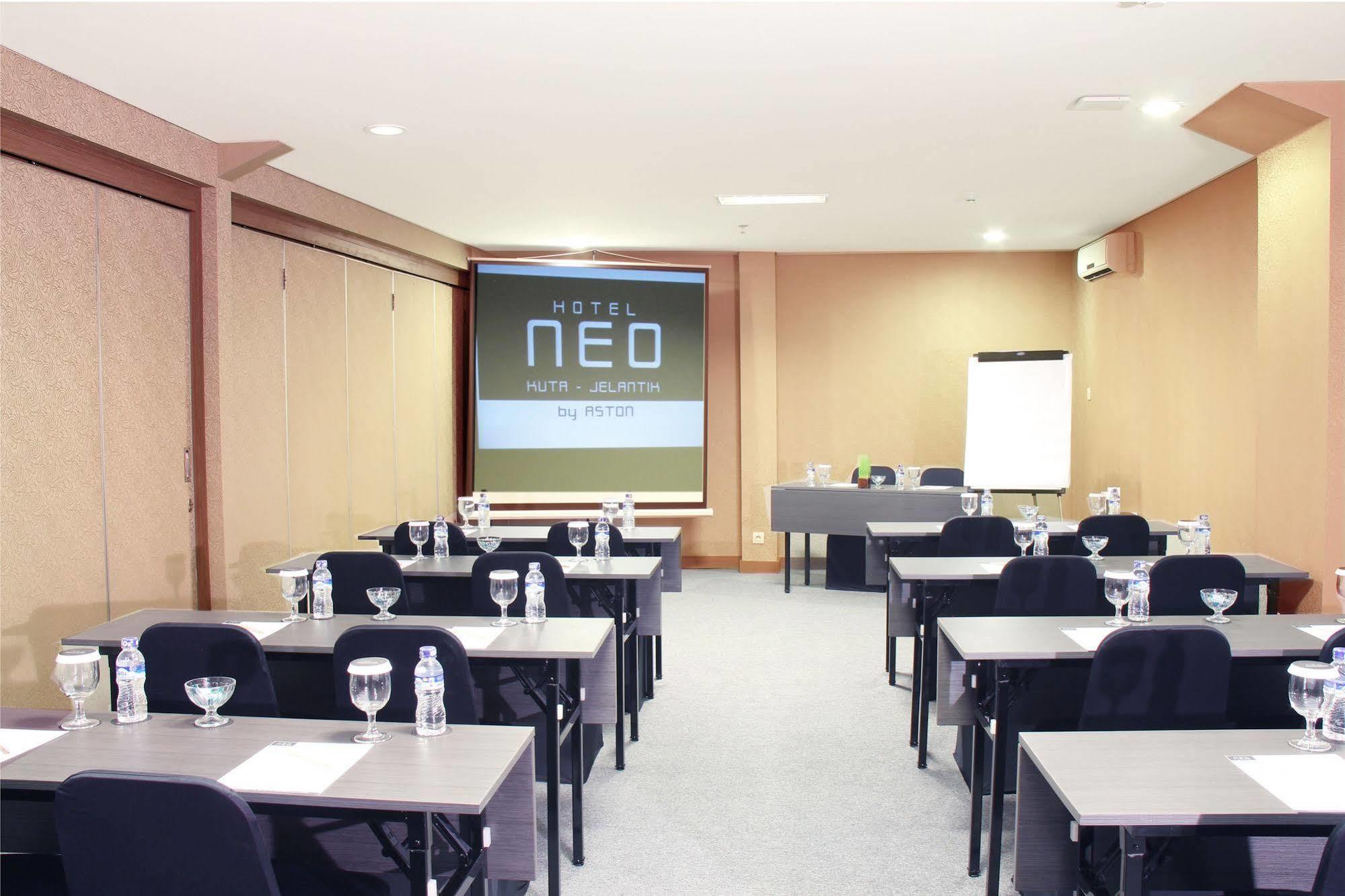 Hotel Neo - Kuta, Jelantik Legian Extérieur photo